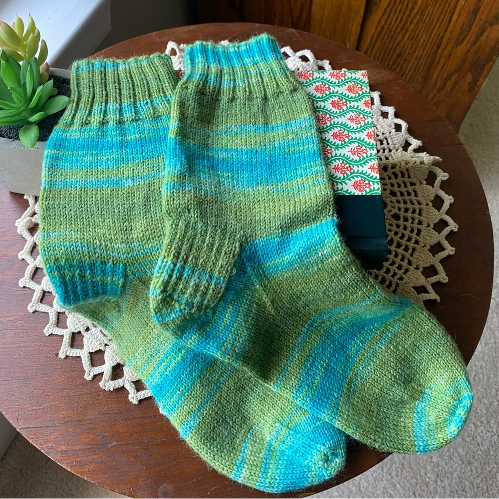 🆕 Womans Wool Blend Green and Blue Hand Knitted Socks NEW Womans Size 6-10
